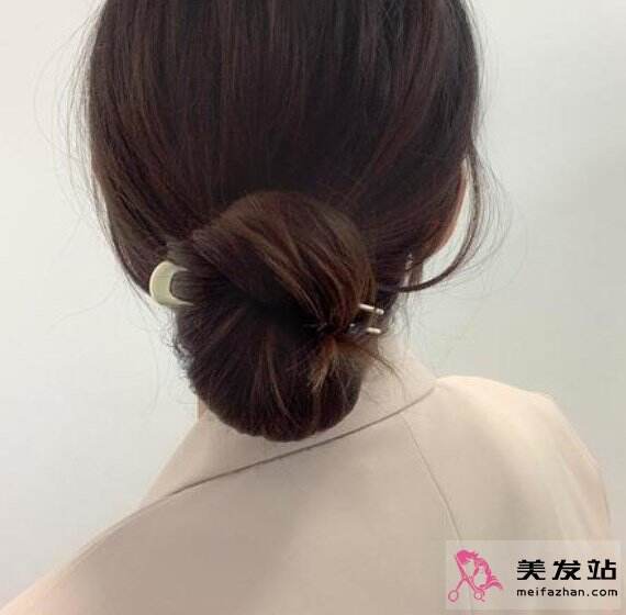 簡單好看扎發(fā)設計 輕松凸顯時尚氣質