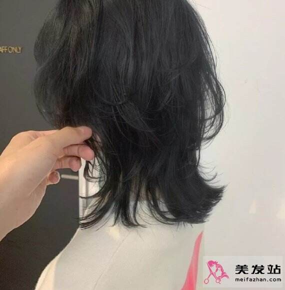 高層次中長(zhǎng)發(fā)造型 時(shí)髦個(gè)性越看越美