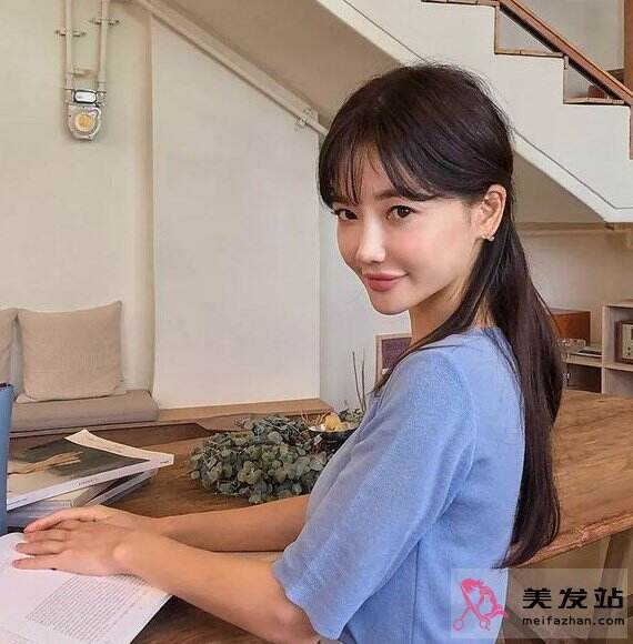 簡單好看扎發(fā)設計 輕松凸顯時尚氣質