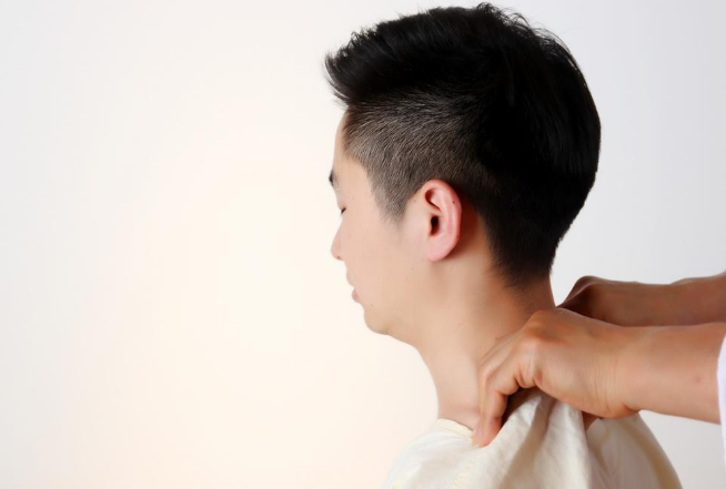 急缺男性的冷門職業(yè) 裁縫位列榜首，皮具護理師上榜