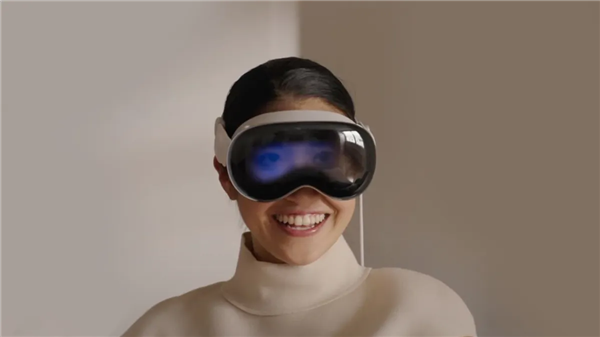 用戶吐槽蘋果Vision Pro：佩戴后頭疼、眼睛疲勞、黑眼圈