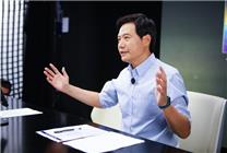 余承東稱用手機支架是導航不行 網(wǎng)友吵翻：雷軍回應同行交流有助提升產(chǎn)品水平