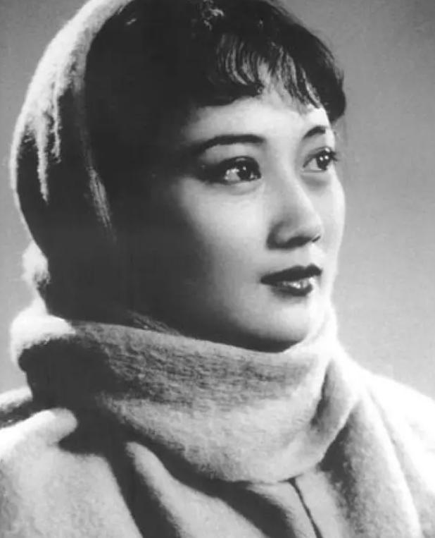 王曉棠 上世紀(jì)家喻戶曉的女將軍，60后們的女神，如今卻少有人知（上世紀(jì)家喻戶曉的女將軍）(1)