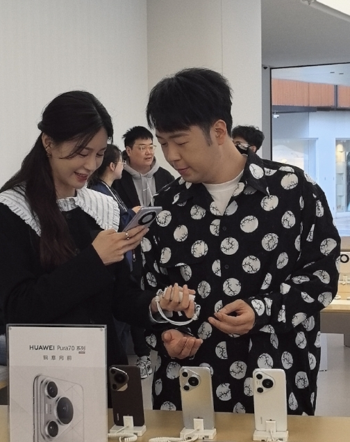 杜海濤、沈夢辰現(xiàn)身寧波搶購華為Pura 70系列！還看了智界