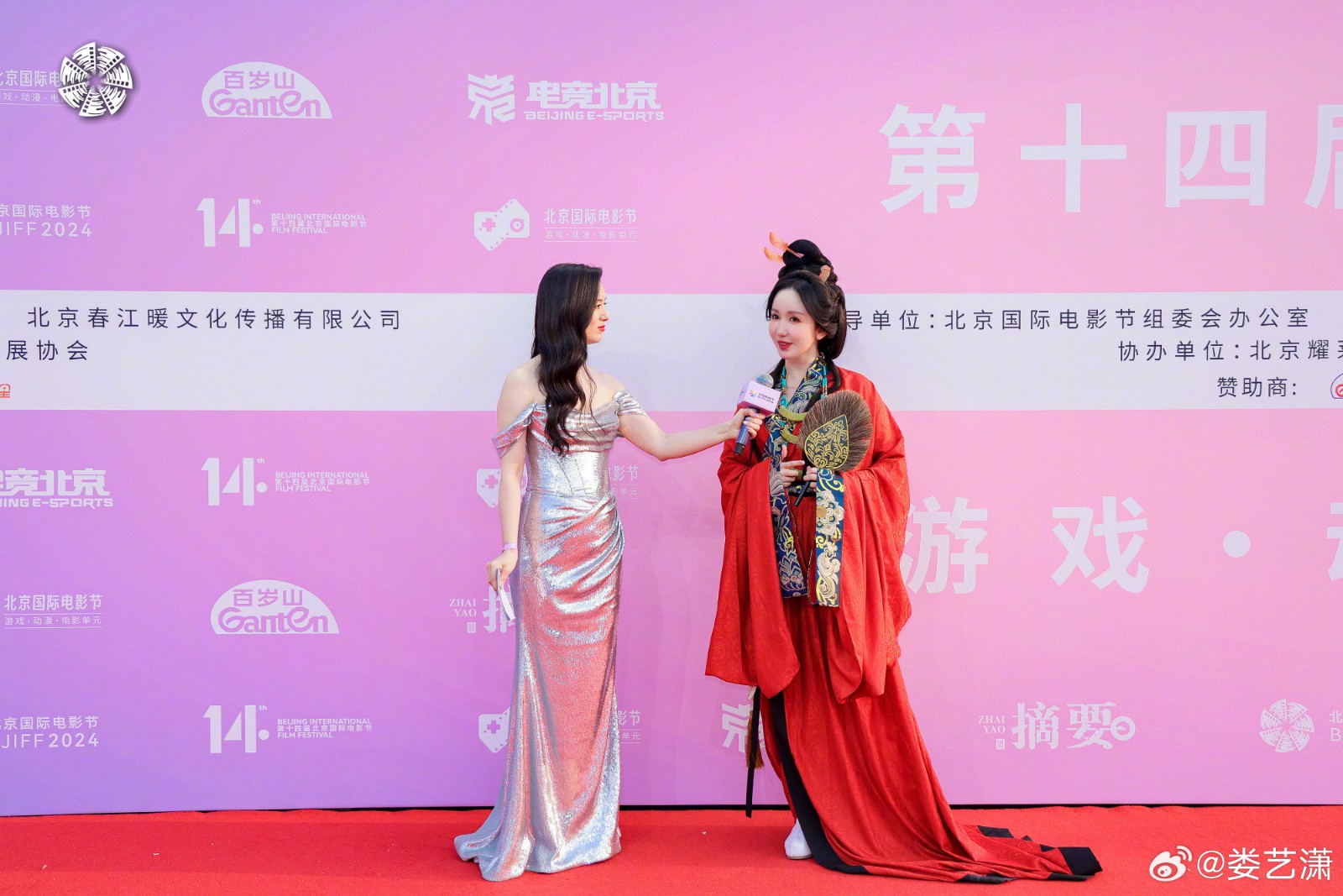 婁藝瀟打游戲穿漢服Cos武則天 真的非常驚艷！