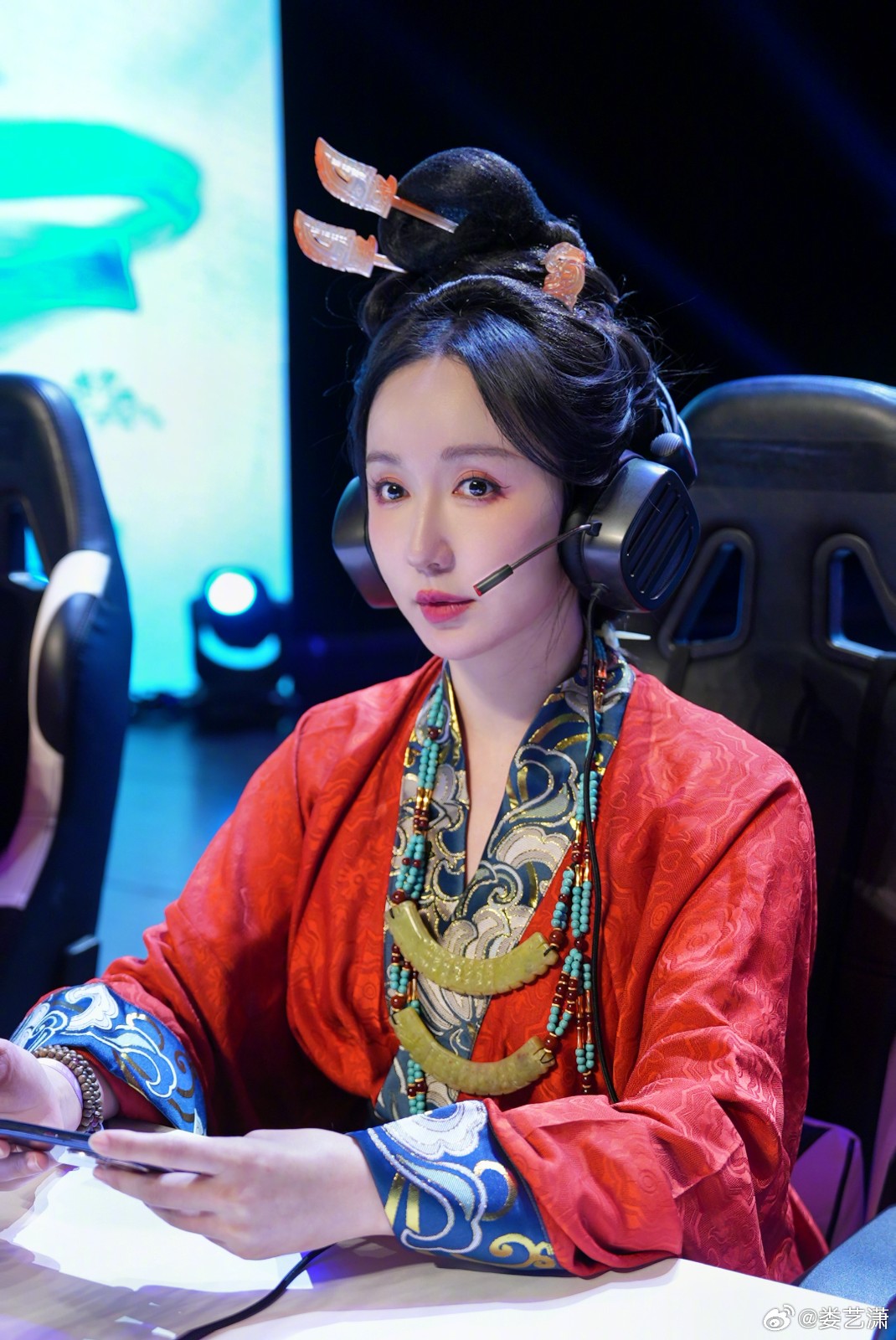 婁藝瀟打游戲穿漢服Cos武則天 真的非常驚艷！