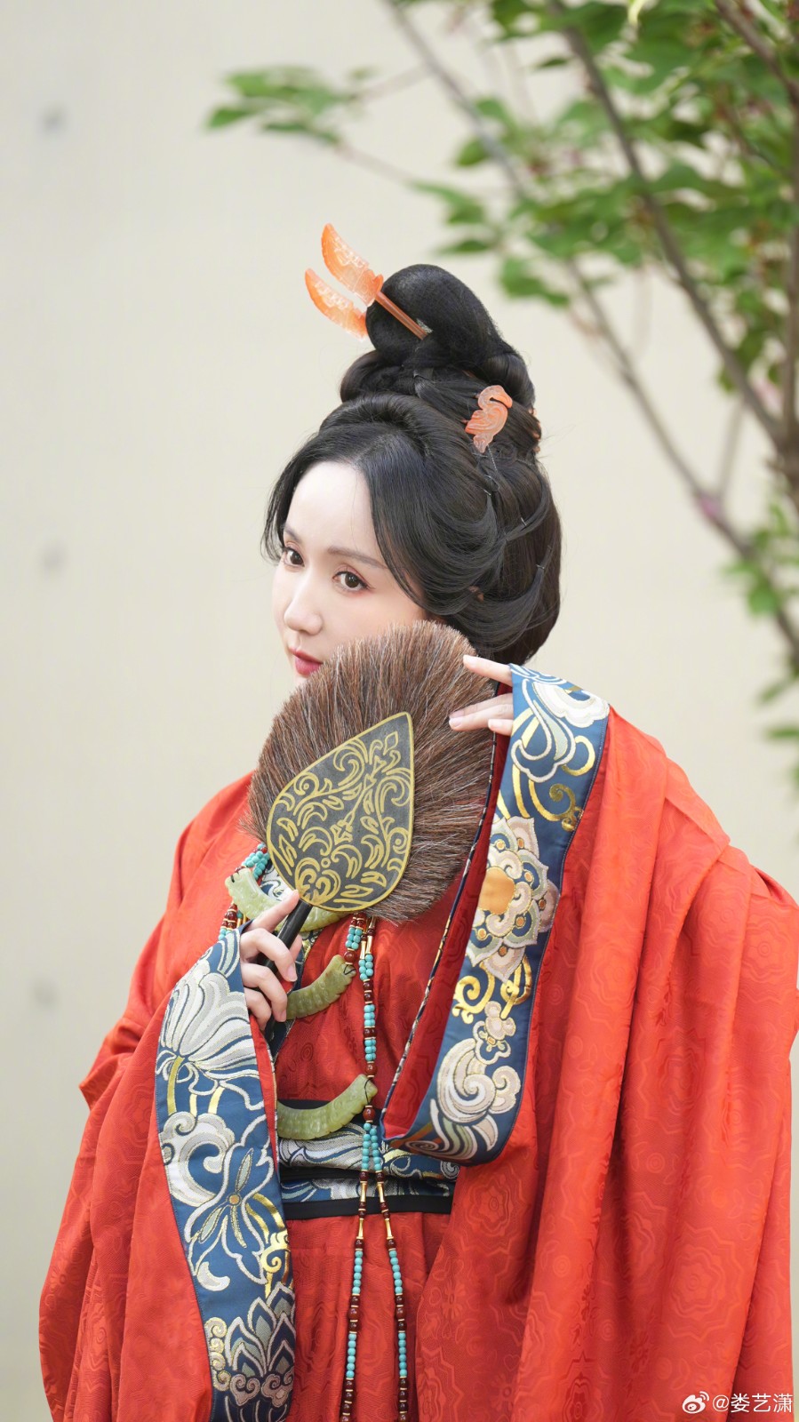 婁藝瀟打游戲穿漢服Cos武則天 真的非常驚艷！