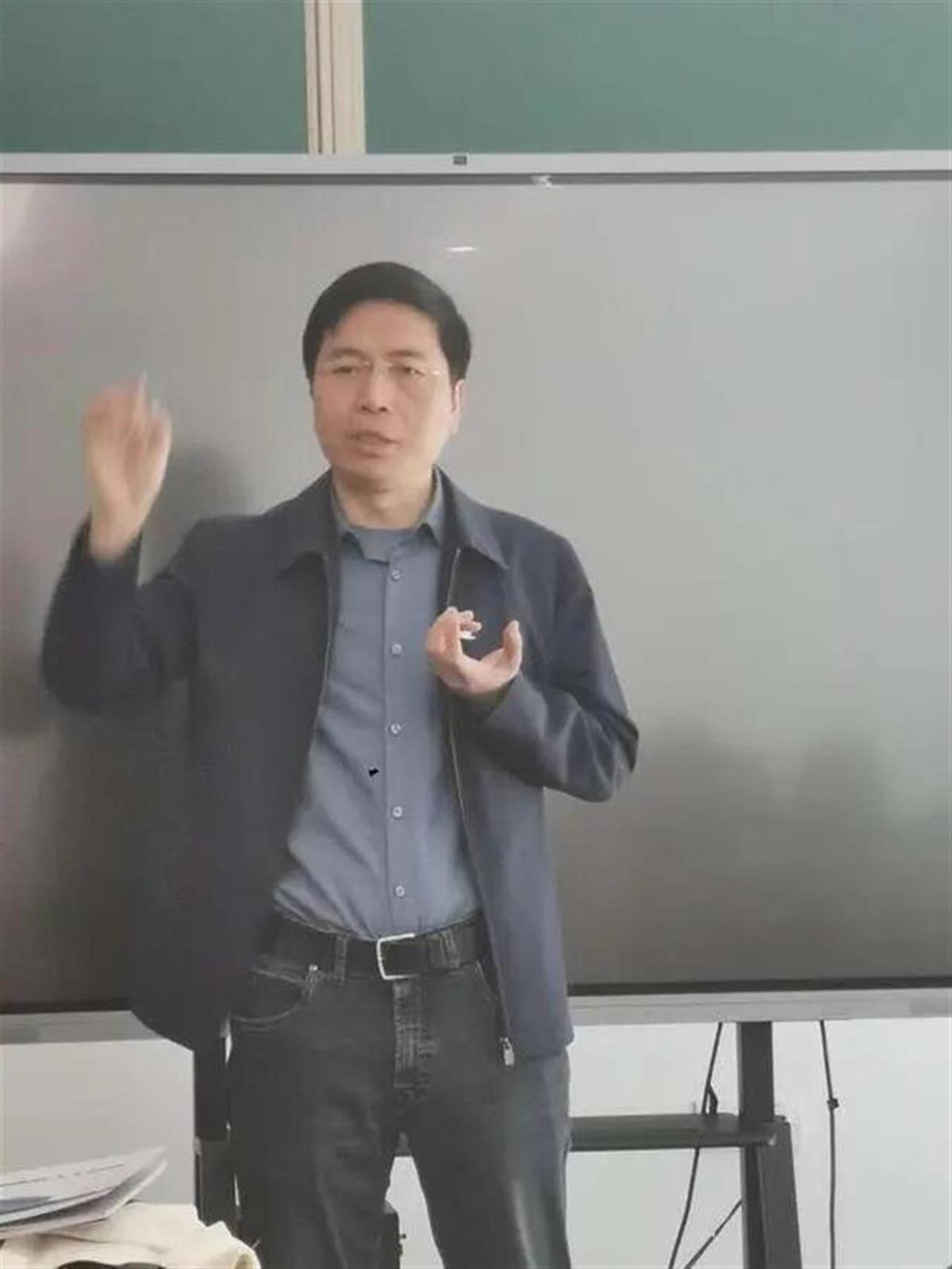 走路像太奶的機器人賣80萬,創(chuàng)意者系北京大學(xué)智能學(xué)院院長，曾3次獲得計算機視覺領(lǐng)域的最高獎項 6