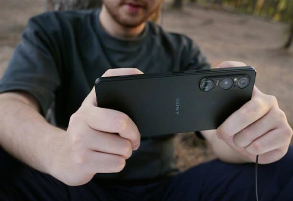 索尼Xperia 1 VI手機官圖曝光：砍掉祖?zhèn)?K帶魚屏、配驍龍8 Gen3