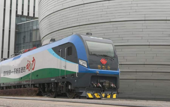 三大全球首創(chuàng)！新型智能重載電力機車下線：單臺機車運量達(dá)1200噸