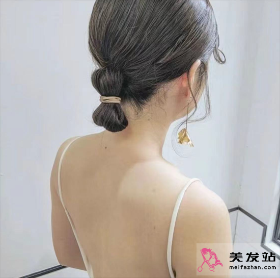 御姐范利落扎發(fā) 清爽時髦顯氣質(zhì)