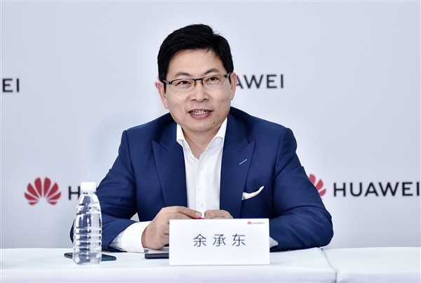 仍掌舵華為終端業(yè)務(wù)！余承東不說(shuō)遙遙領(lǐng)先后換新詞：領(lǐng)先一大截