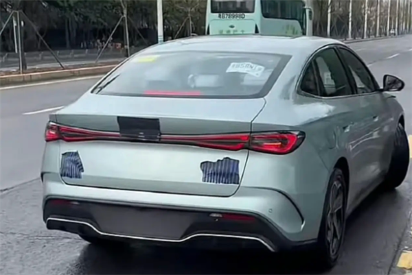 第五代混動技術(shù)加持！比亞迪海豹06 DM-i實車曝光：有望月底上市
