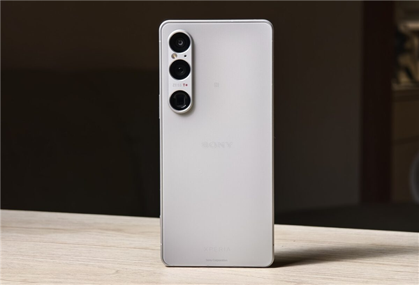 索尼Xperia 1 VI為何砍掉4K屏：原因揭開