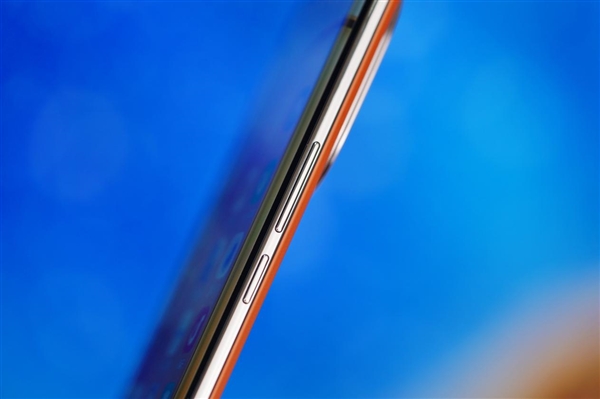 旗艦素皮+6000mAh大電池！vivo Y200圖賞