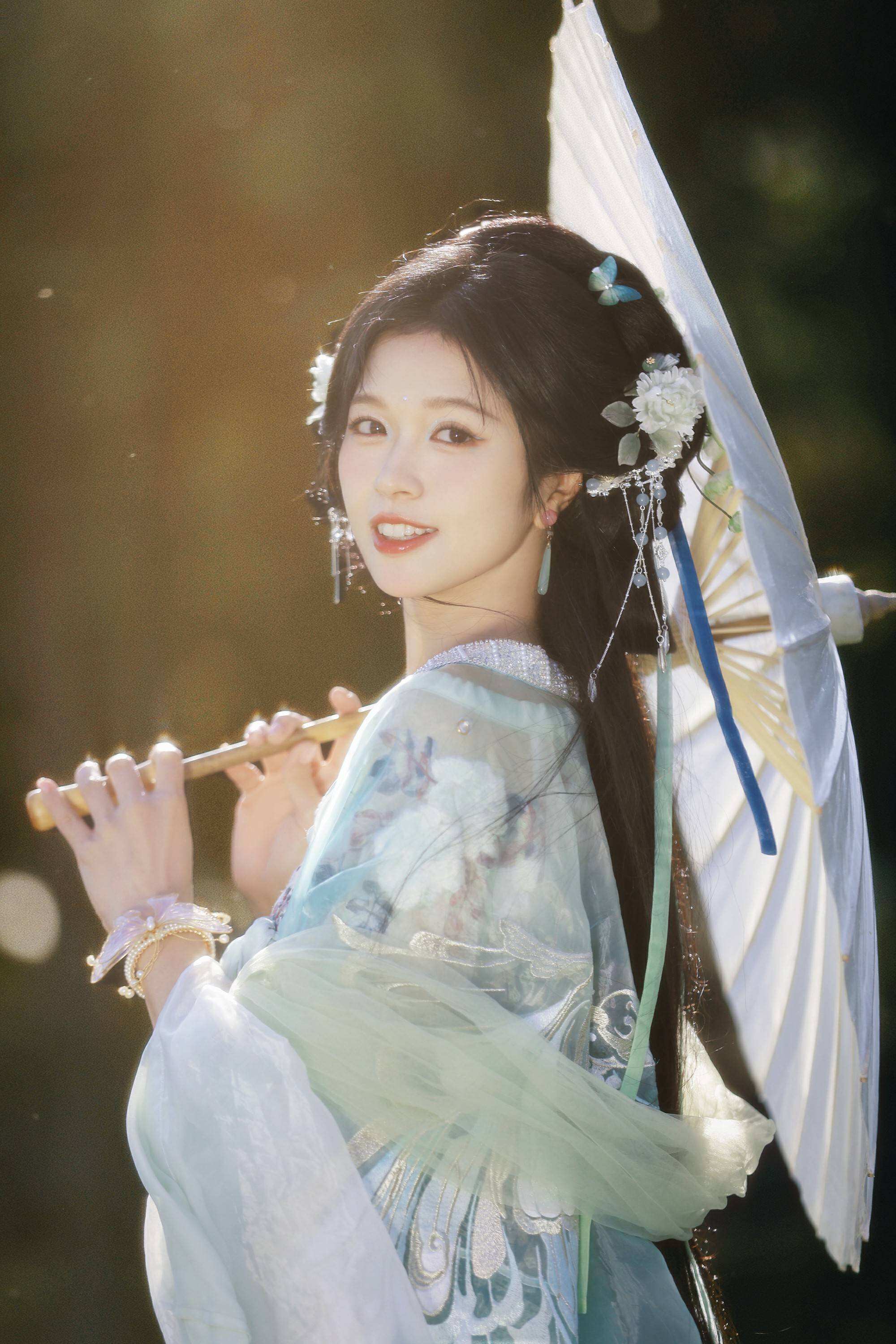 越南姐姐孫夏鈴古風(fēng)寫真?zhèn)涫芎迷u(píng) 網(wǎng)友呼吁快拍攝古裝劇