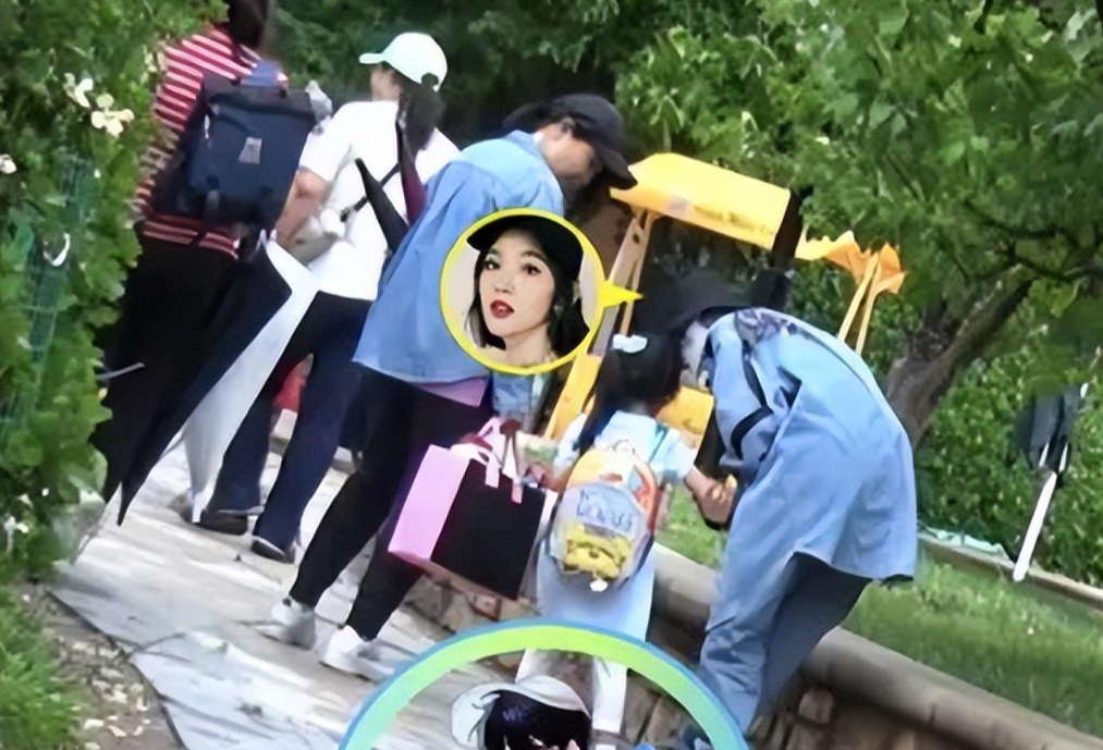唐藝昕接女兒放學(xué)，張若昀4歲女兒近照 6