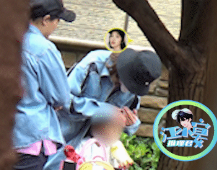 唐藝昕接女兒放學(xué)，張若昀4歲女兒近照 10
