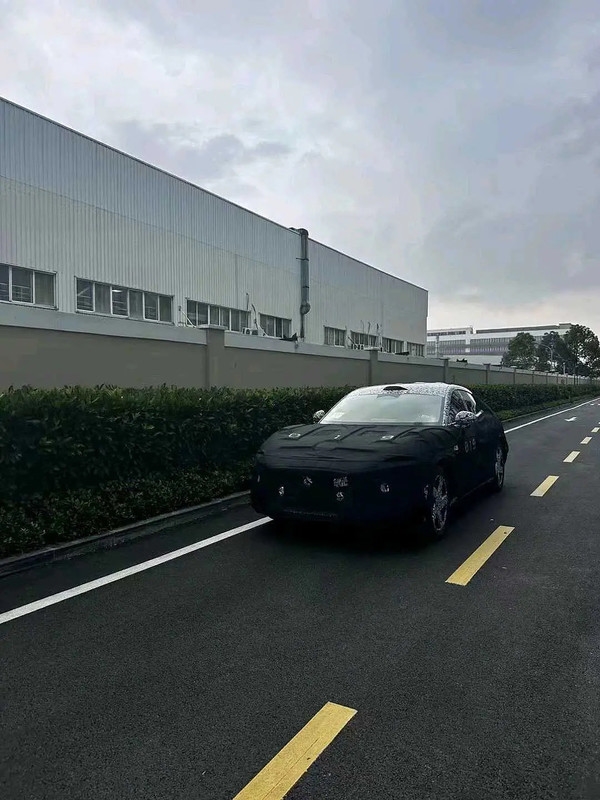雷軍大殺招！小米汽車SUV路測諜照曝光：網(wǎng)友直呼法拉利Purosangue既視感