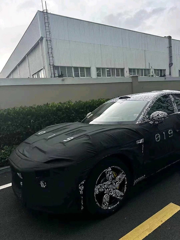 雷軍大殺招！小米汽車SUV路測諜照曝光：網(wǎng)友直呼法拉利Purosangue既視感