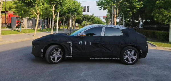 雷軍大殺招！小米汽車SUV路測諜照曝光：網(wǎng)友直呼法拉利Purosangue既視感