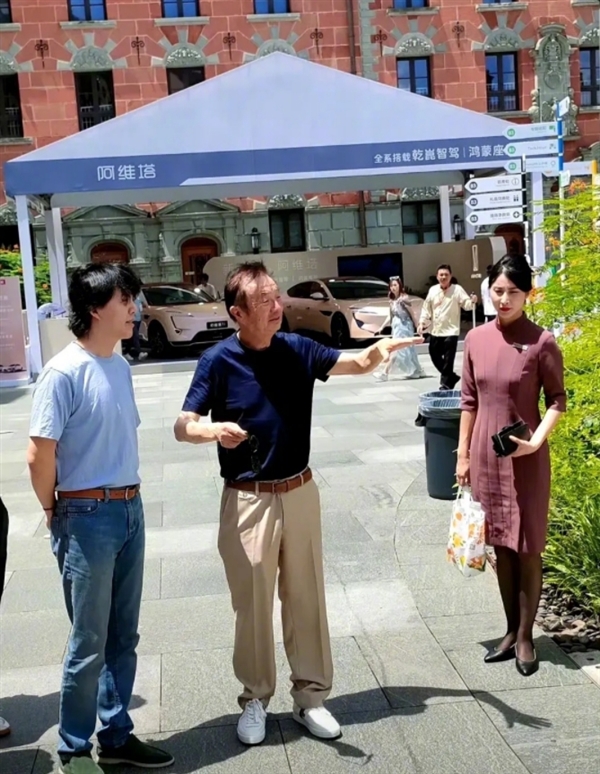 任正非新露面！80歲精神矍鑠
