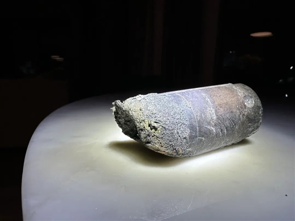國(guó)際空間站掉下來的垃圾：把人家房子砸了個(gè)窟窿