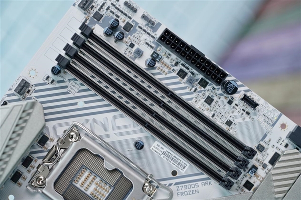 支持i9-14900K！七彩虹VCN Z790D5 ARK FROZEN方舟主板圖賞