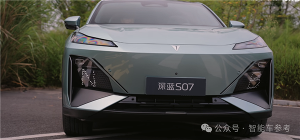 史上便宜華為智駕車！深藍S07視覺輕松挑戰(zhàn)重慶魔鬼高架