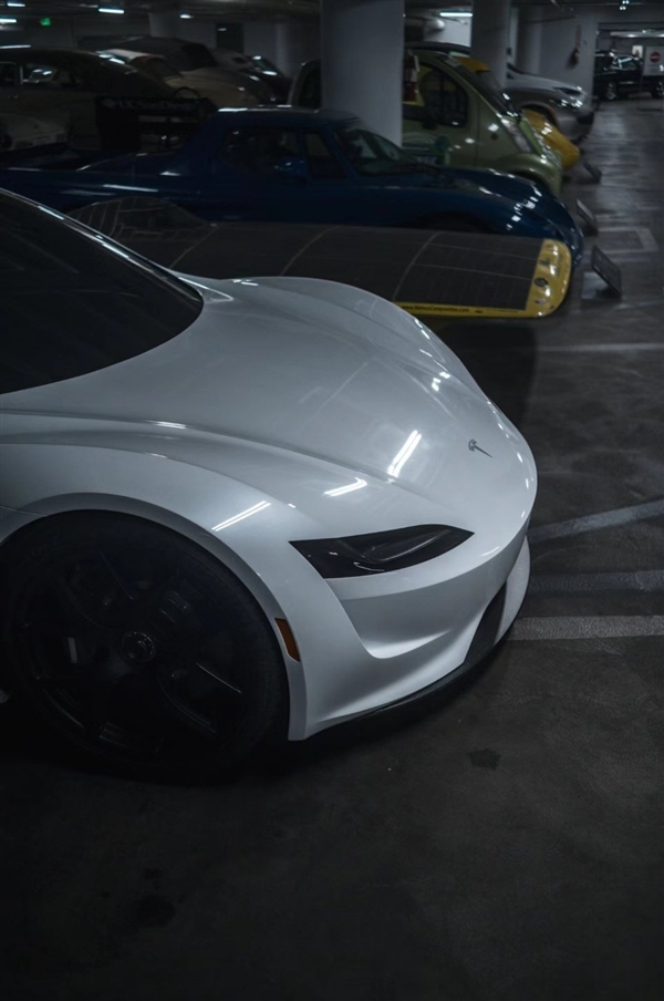 可以飛！特斯拉新一代Roadster實(shí)車曝光