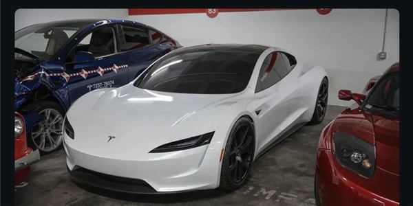 可以飛！特斯拉新一代Roadster實(shí)車曝光