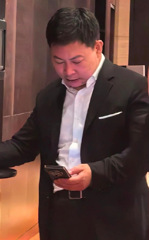 新一代電子茅臺！余承東確認華為首款三折屏手機9月亮相