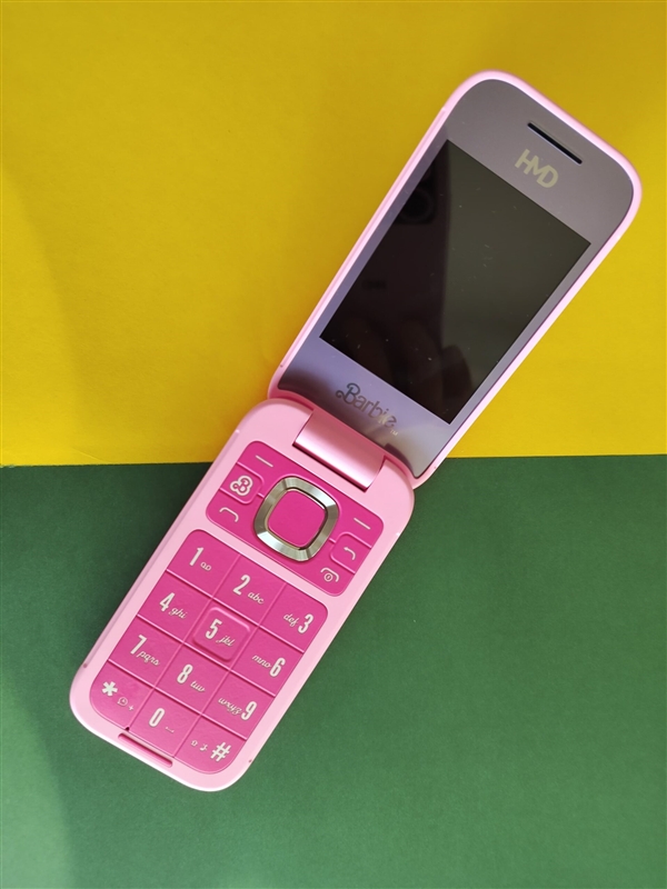 919元！HMD Barbie芭比聯(lián)名翻蓋機(jī)發(fā)布：粉色機(jī)身少女心爆棚