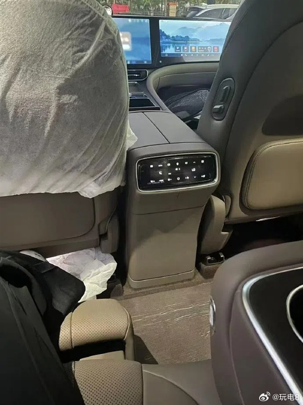 疑問界M9五座版實(shí)車曝光：庫(kù)里南同款“攬境座椅”首次公開