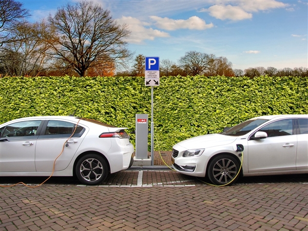 電動(dòng)汽車有多耗電：比爾蓋茨稱AI用電量跟它比小得多