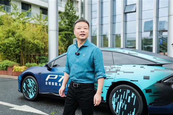 全球首款A(yù)I汽車登場(chǎng)！何小鵬駕駛小鵬P7+亮相云棲大會(huì)