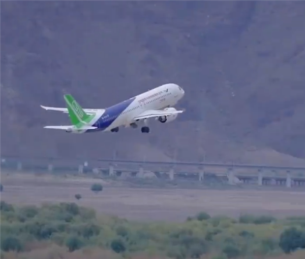 海拔3569米！國產大飛機C919首次從西藏起飛