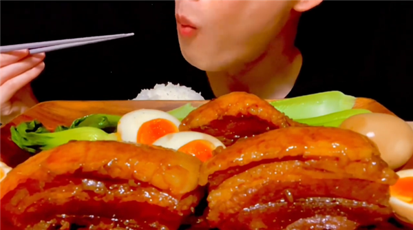370斤的百萬粉絲暴食博主：“騙”了全世界長達(dá)兩年