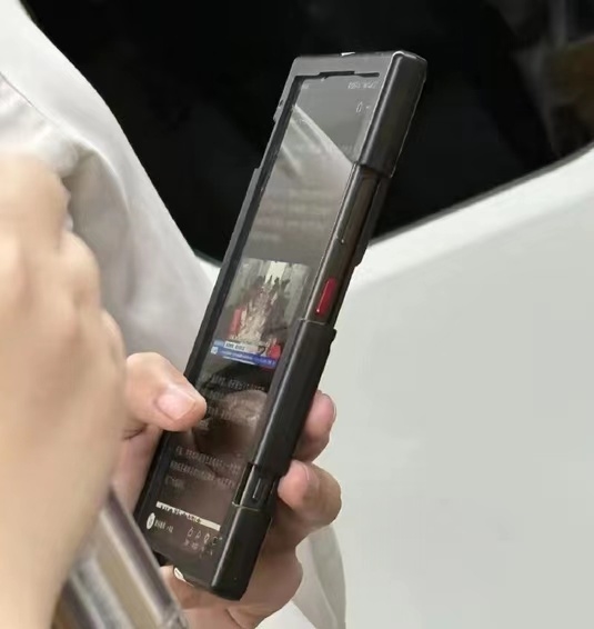 努比亞Z70 Ultra真機(jī)首曝：全球首發(fā)1.5K真全面屏