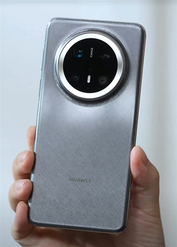 華為年度機(jī)皇！Mate 70 RS非凡大師外觀曝光：采用八邊形鏡頭設(shè)計