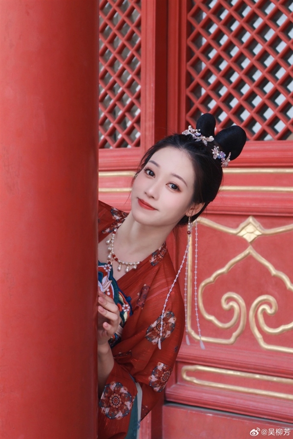 粉絲量超630萬(wàn)！體操冠軍網(wǎng)紅吳柳芳開通微博 曬美照大量網(wǎng)友支持