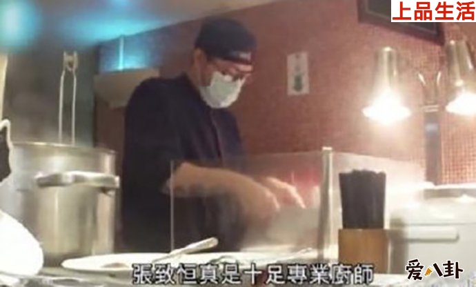 劈腿事件后沒工作落魄到打散工？