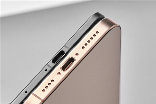 全球薄折疊屏！OPPO Find N5真機現(xiàn)身：薄到無敵