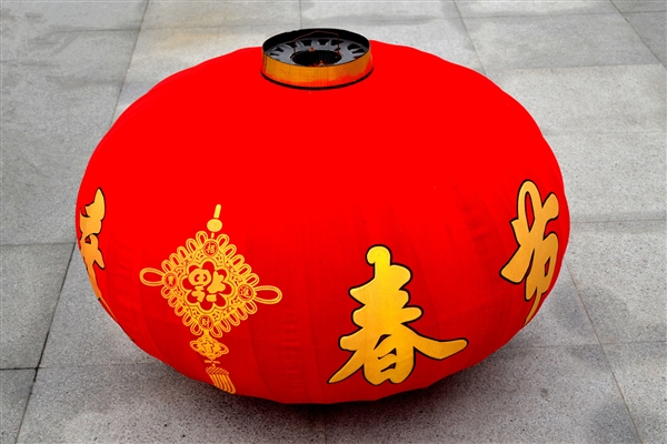 第一批聰明的人已經(jīng)堵路上了 車主：備了方便面也沒法泡