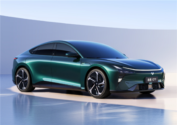 極越爆雷有車(chē)主不敢再開(kāi)剛買(mǎi)的車(chē)：上路出事故了沒(méi)有配件換