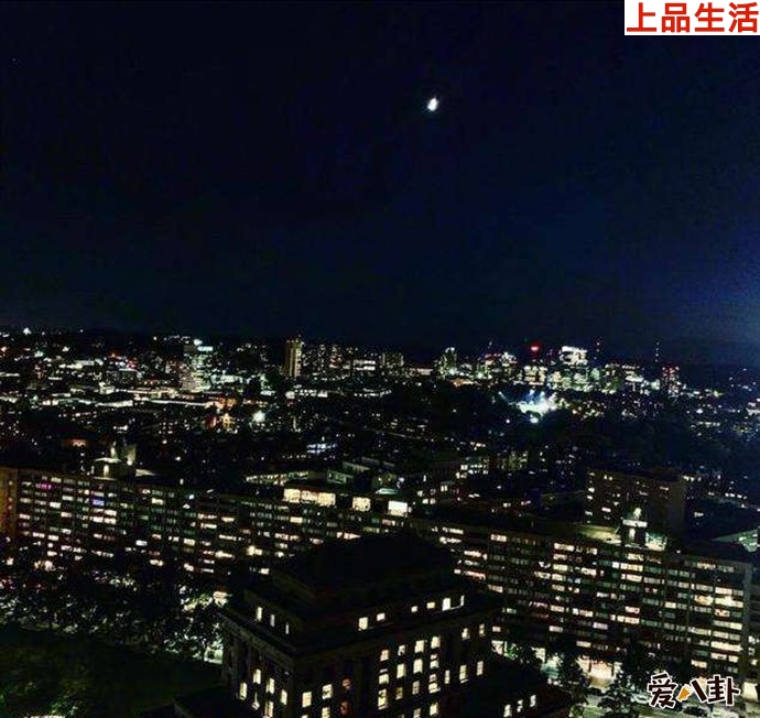 王源抵達(dá)波士頓報(bào)平安