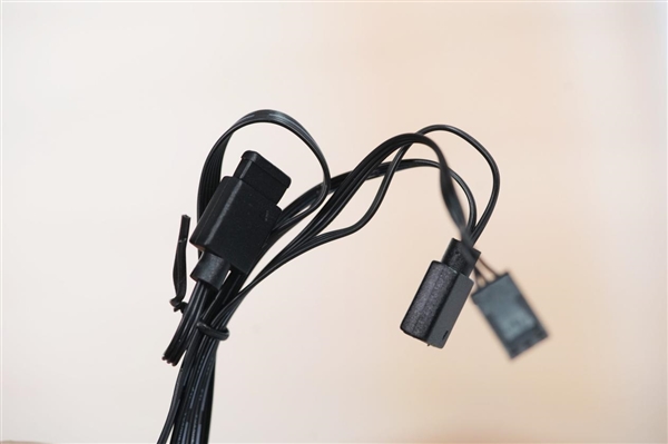 獨立磁吸IPS液晶屏！超頻三銀翼DT360水冷散熱器圖賞