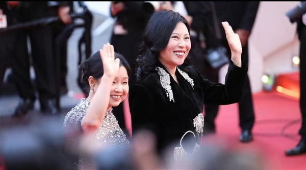 五年20萬公里！“50歲自駕游阿姨”回應(yīng)走戛納紅毯：希望越來越多的普通人被看見