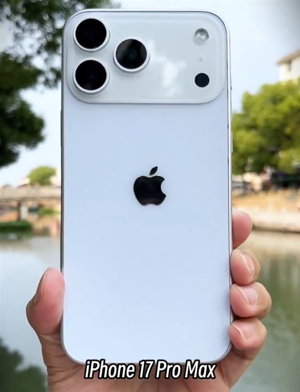 蘋果iPhone 17 Pro Max機(jī)模上手：厚度增加 電池加大